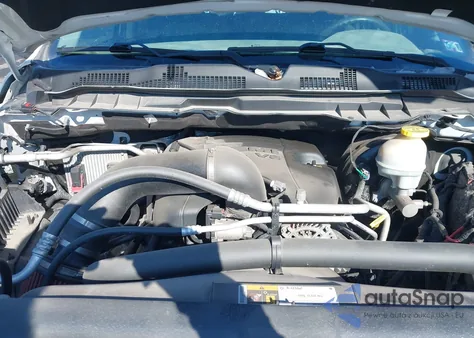 2018 Ram 1500 Express 4X4 6'4 Box z USA, uszkodzony, nr VIN 1C6RR7FT5JS124527